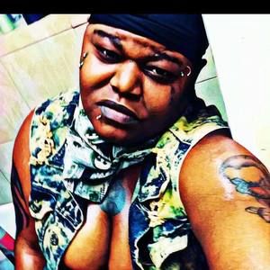 Meet your Posher, Ebony